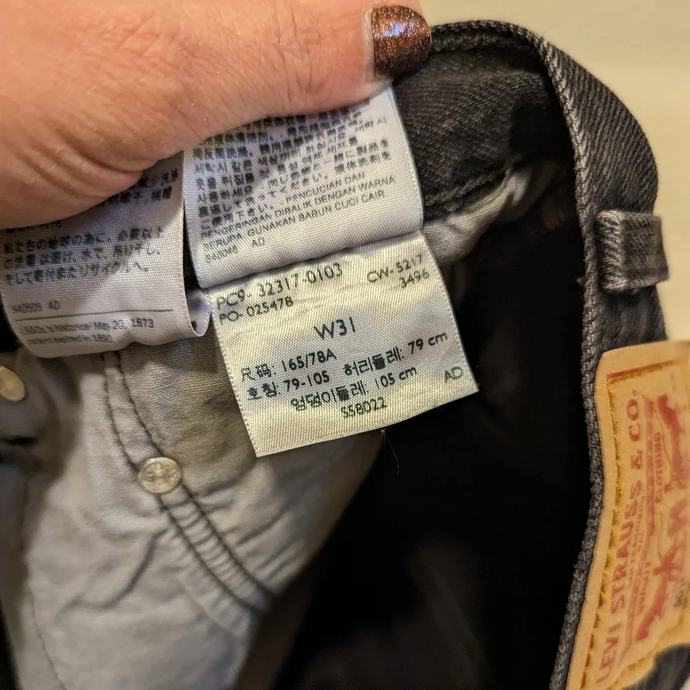 Levi's 501 black cut off raw hem button fly shorts size 31 - Picture 7 of 7